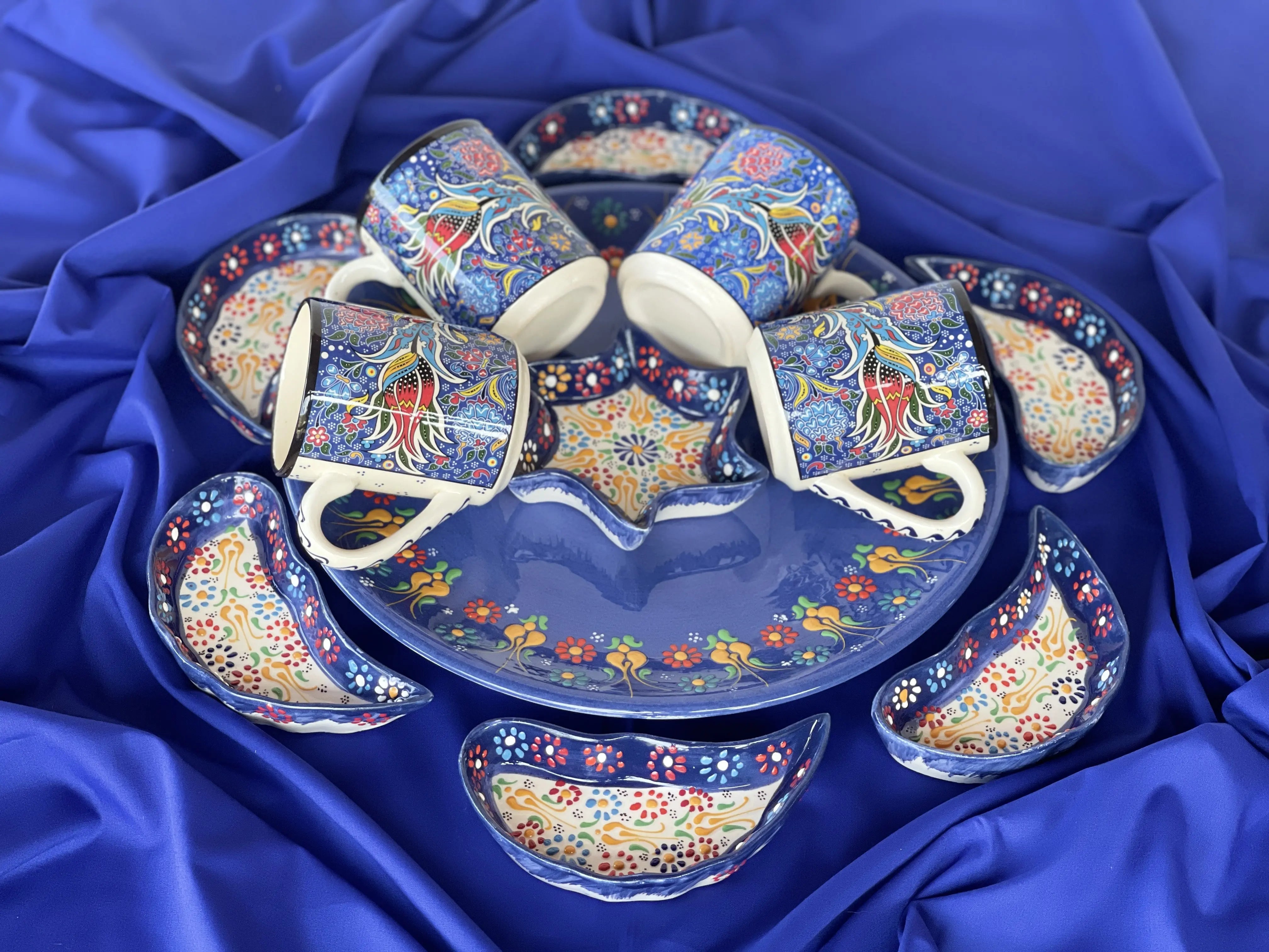 ARTE TURCO QUE VISTE TU MESA DE COLOR – SET DE BANDEJA Y TAZAS EN CERÁMICA TURCA