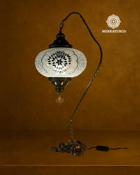 Lámpara turca de mesa Cisnero 5 elaborada a mano con diseño inspirado en arte otomano.