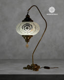 Lámpara de mesa turca Cisnero 5 de Merkaturco, pieza artesanal única ideal para interiores elegantes.