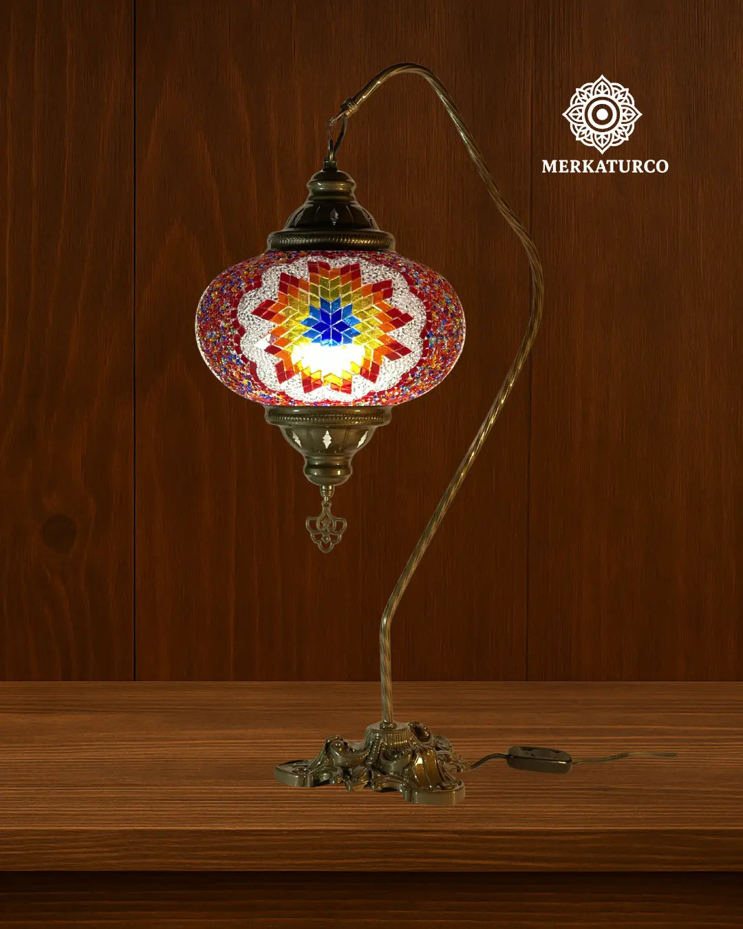 Lámpara turca de mesa Cisnero 5 modelo 2 elaborada a mano con diseño inspirado en arte otomano.