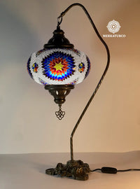 Lámpara turca de mesa modelo 3 hecha a mano con diseño oriental y estructura metálica decorativa.