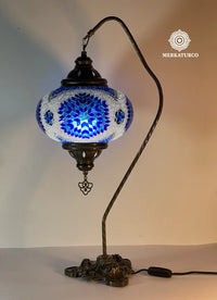 Lámpara turca de mesa modelo 4 hecha a mano con diseño oriental y estructura metálica decorativa.