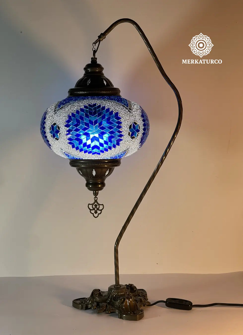 ARTE TURCO QUE ILUMINA CON ELEGANCIA - LAMPARA DE MESA CISNERO #5 MODELO 4