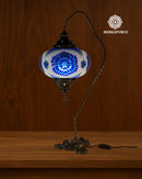 Detalle del mosaico artesanal de la lámpara turca de mesa Cisnero 5 modelo 4, iluminación decorativa elegante.