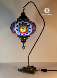 Lámpara turca de mesa modelo 5 hecha a mano con diseño oriental y estructura metálica decorativa.