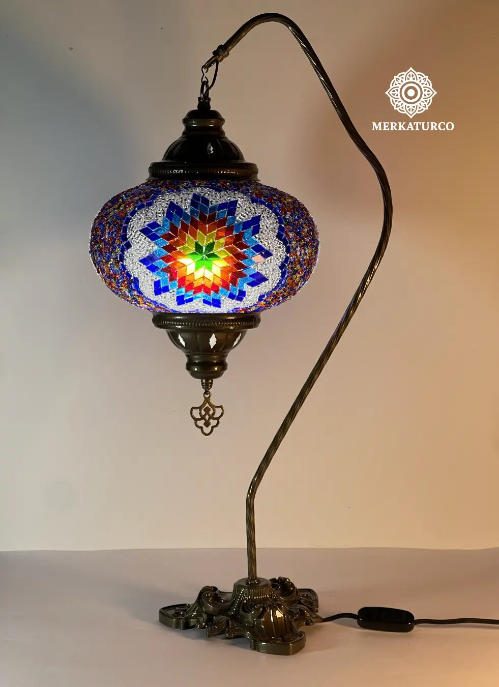 ARTE TURCO QUE ILUMINA CON ELEGANCIA - LAMPARA DE MESA CISNERO #5 MODELO 5