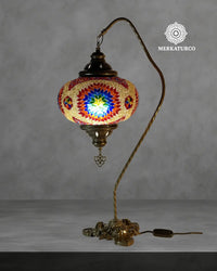 Lámpara turca de mesa Cisnero 5 modelo 6 elaborada a mano con diseño geométrico inspirado en arte otomano.