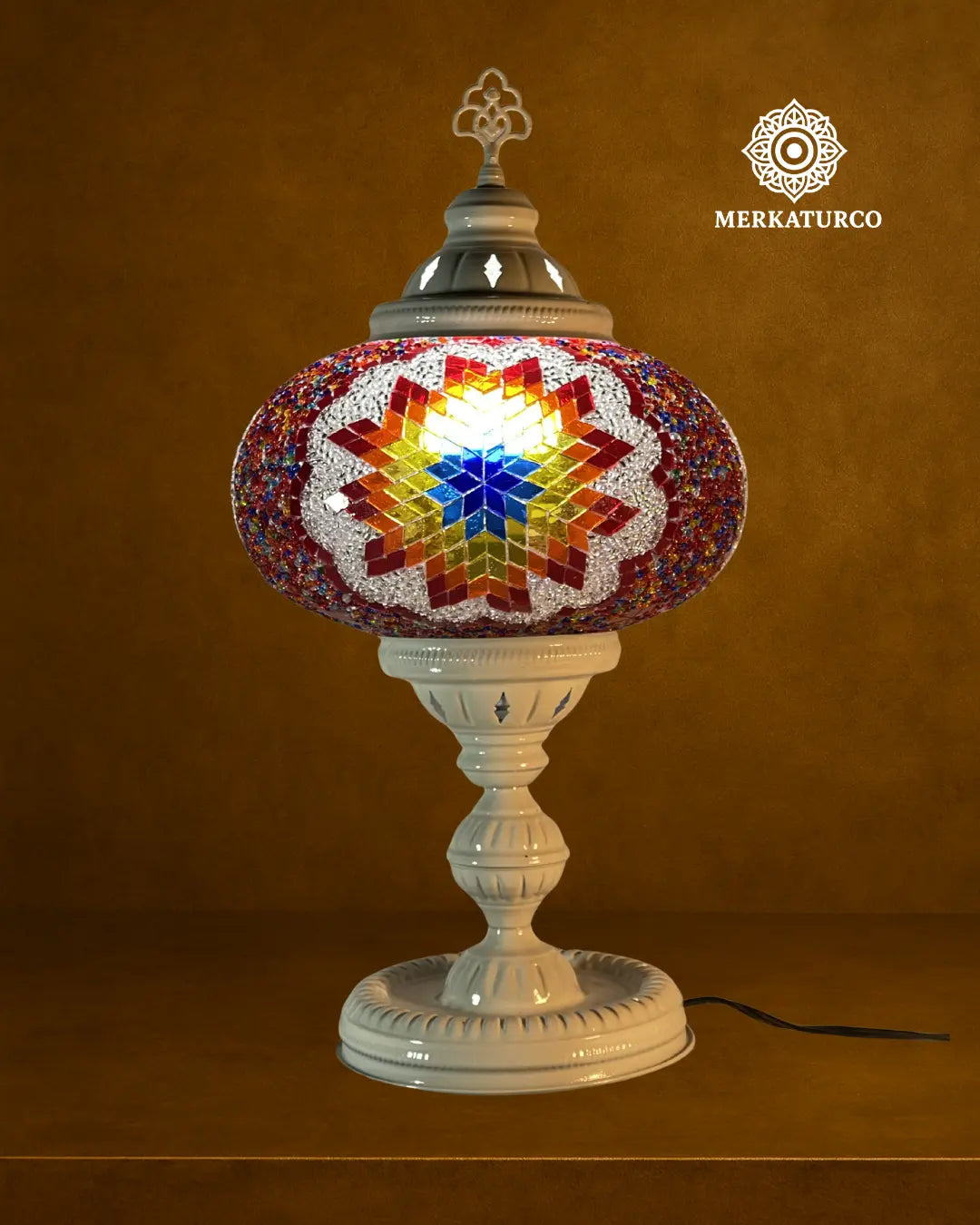 Lámpara turca artesanal modelo 2 estilo torre con diseño geométrico tradicional hecho completamente a mano.