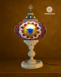 Lámpara turca artesanal modelo 2 estilo torre con diseño geométrico tradicional hecho completamente a mano.