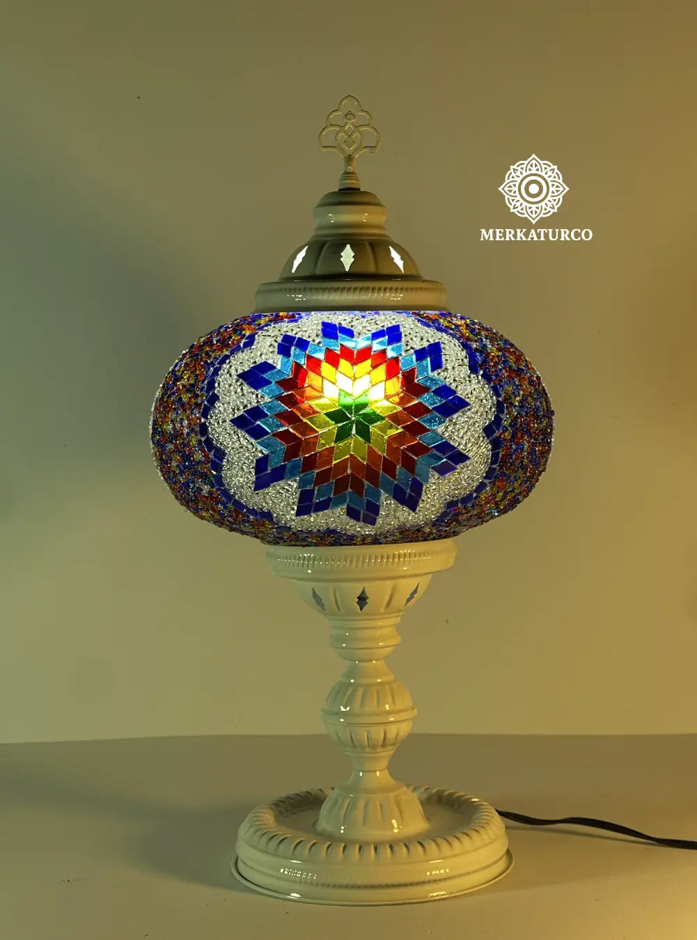 Lámpara de mesa turca decorativa artesanal con mosaico de cristal hecho a mano y base sólida.