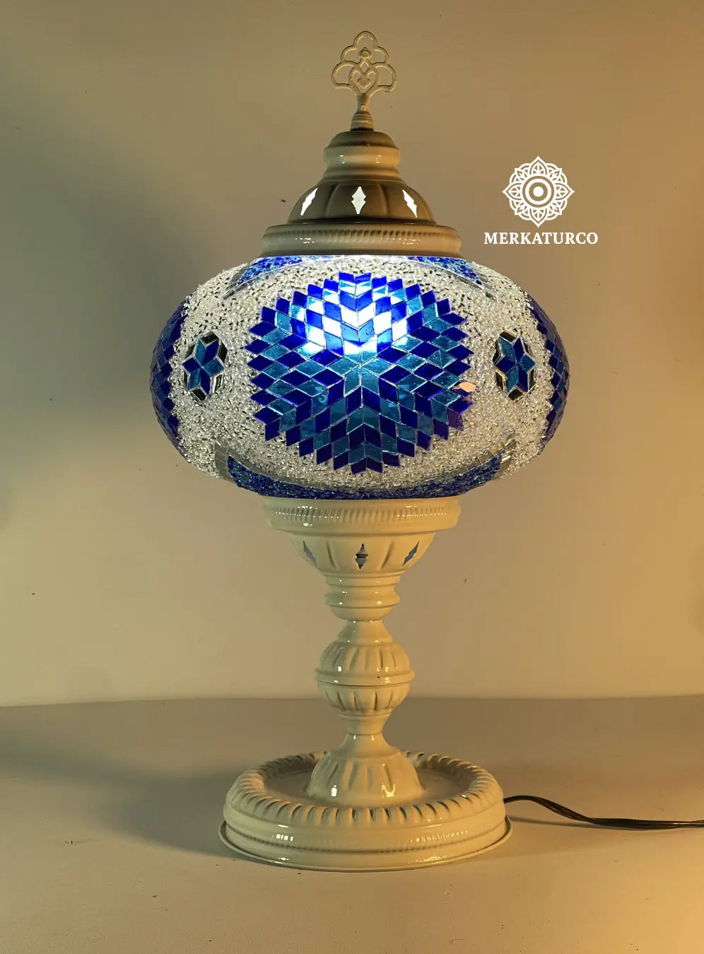 Lámpara turca artesanal modelo 5 estilo torre con diseño geométrico otomano elaborado a mano.