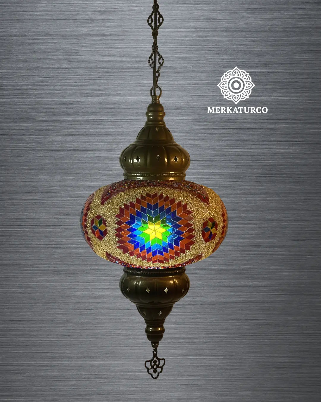 Lámpara colgante con luz suave para crear ambiente relajante.  