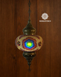 Lámpara colgante decorativa con arte de mosaico turco clásico.  