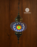 Lámpara artesanal de techo con patrón floral de mosaico turco.  