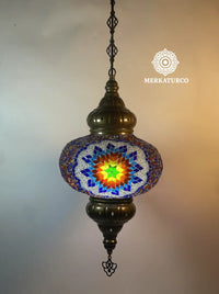 Lámpara colgante decorativa perfecta para espacios elegantes.  