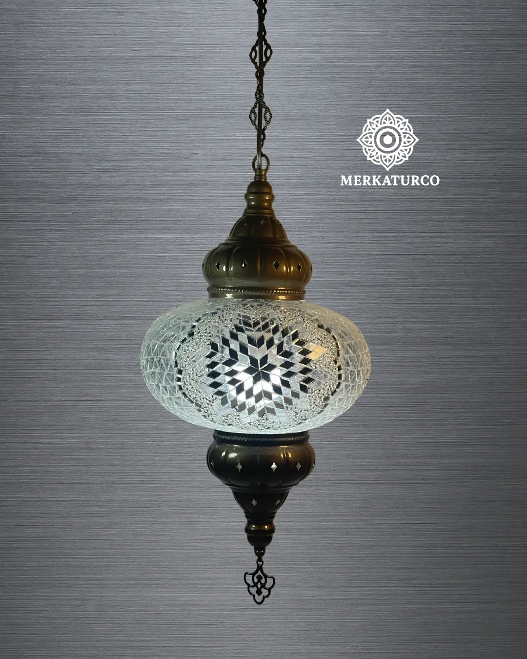 Lámpara turca colgante con cristales brillantes y estilo bohemio.  