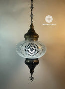 Lámpara de techo turca con diseño de inspiración otomana.  