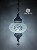 Lámpara de techo hecha a mano con diseño étnico oriental.  