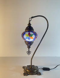 lampara-turca-mosaico-mesa-cisnero-2-modelo-1-fondo-blanco