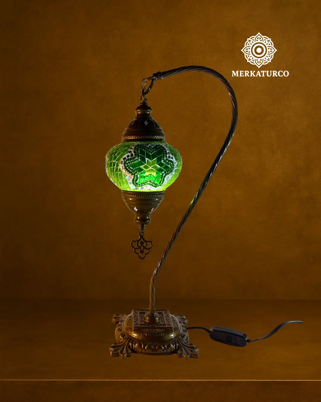 lampara-turca-mosaico-mesa-cisnero-2-modelo-3-fondo-dorado