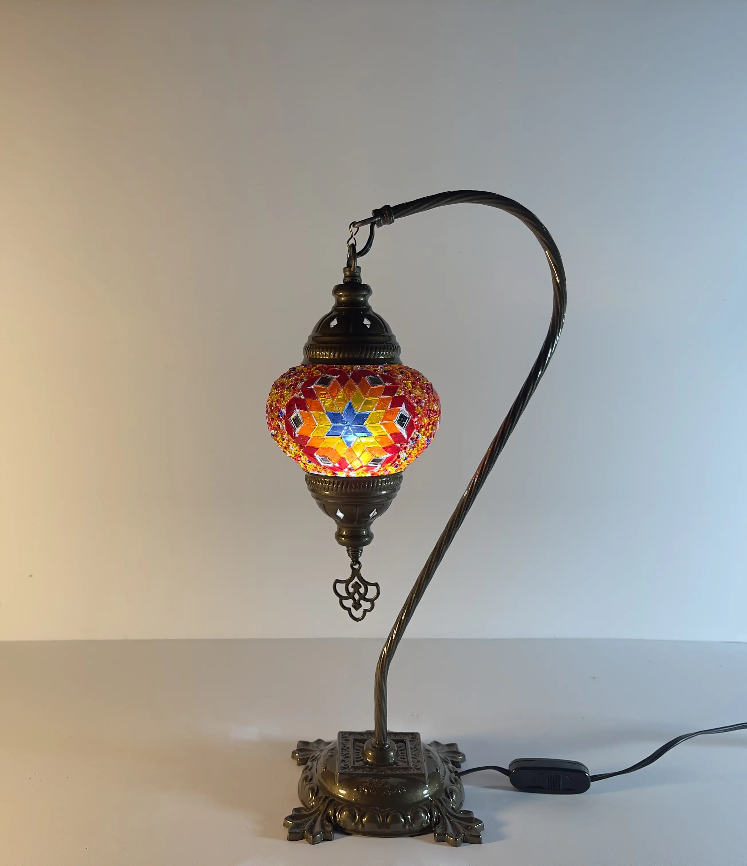 lampara-turca-mosaico-mesa-cisnero-2-modelo-6-fondo-blanco