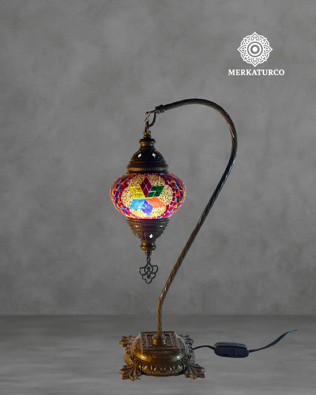 UN TOQUE DE DISTINCION TURCA EN TU MESA. LAMPARA DE MESA CISNERO #2 MODELO 8
