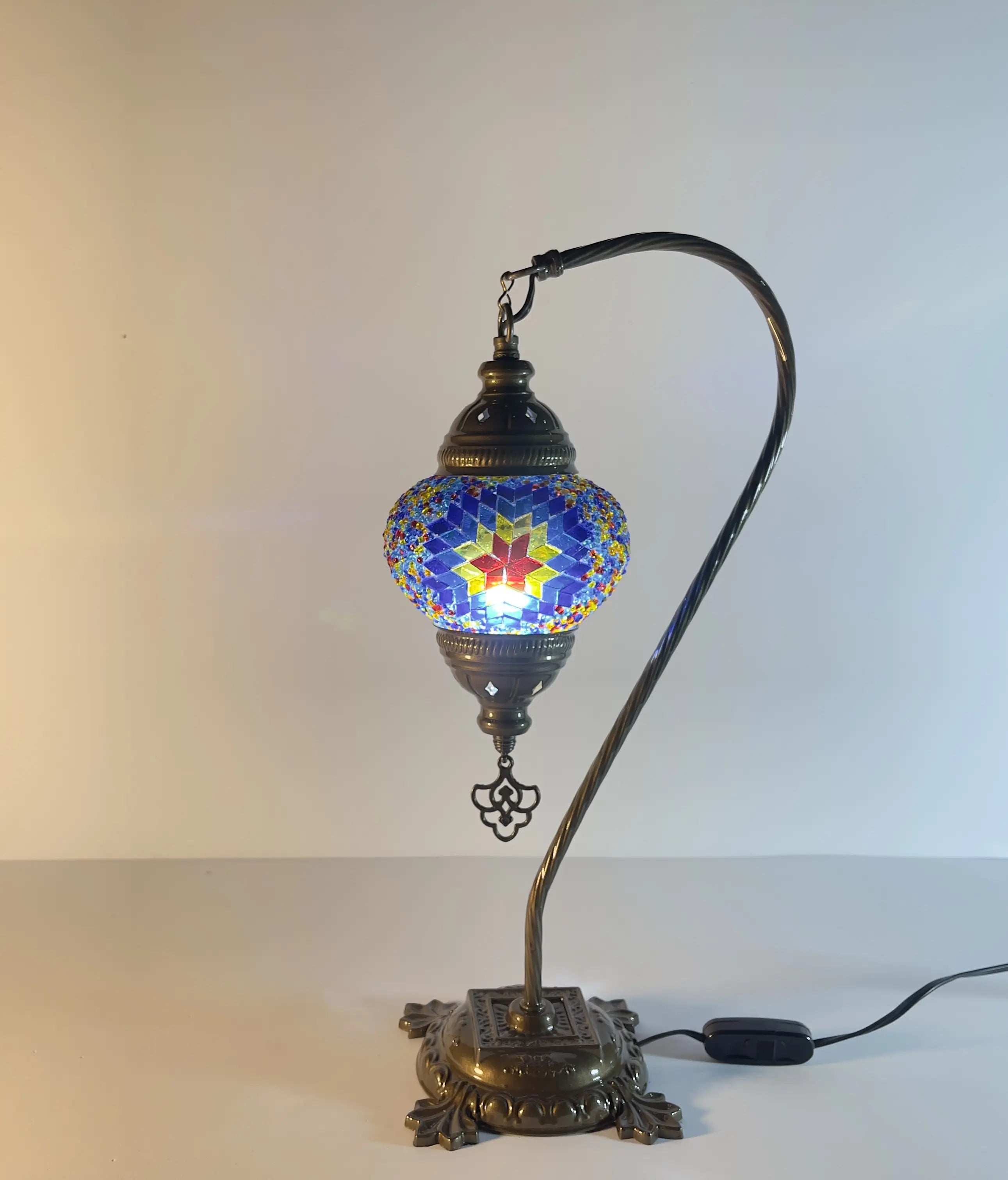 lampara-turca-mosaico-mesa-cisnero-2-modelo-9-fondo-blanco