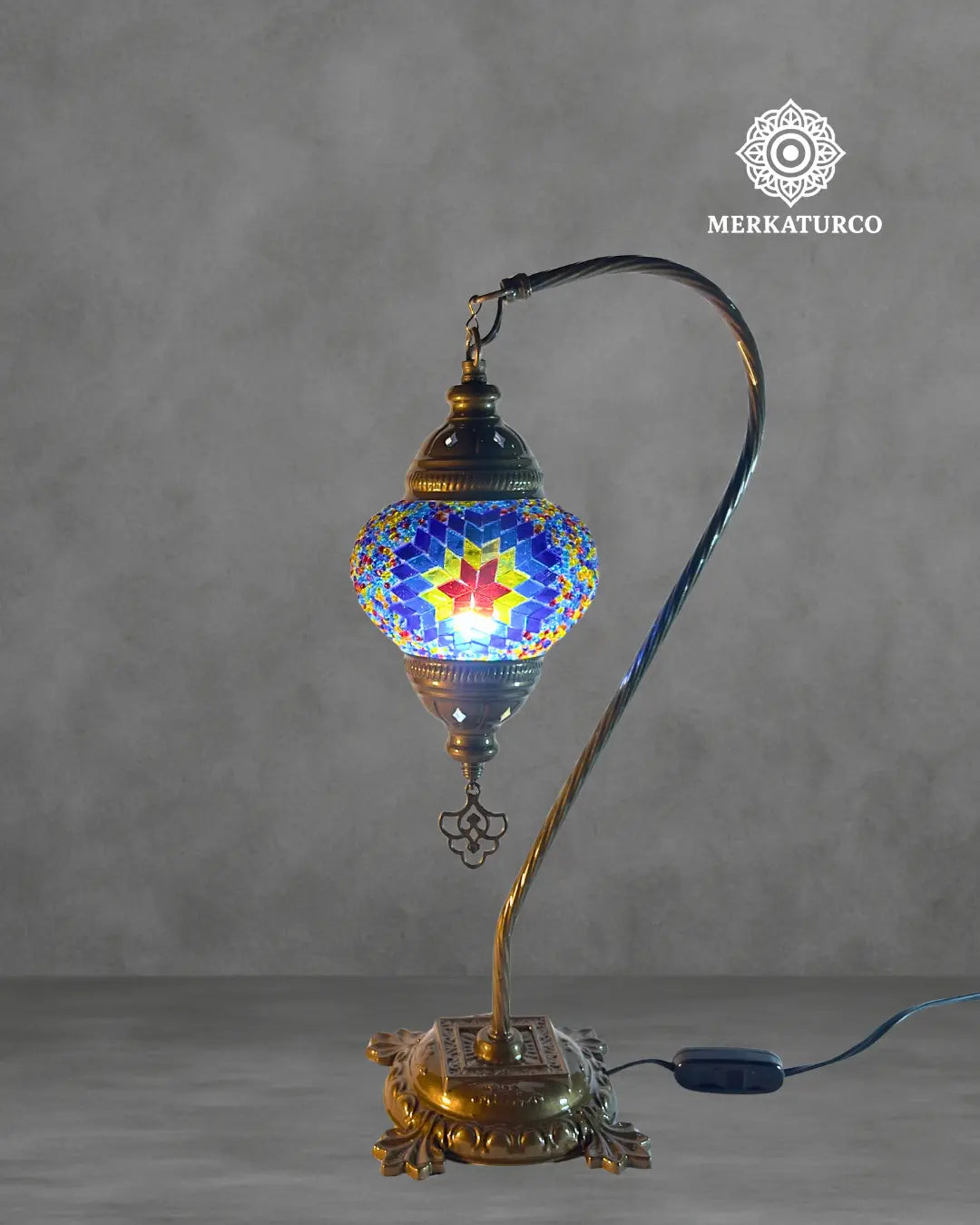 UN TOQUE DE DISTINCION TURCA EN TU MESA. LAMPARA DE MESA CISNERO #2 MODELO 9