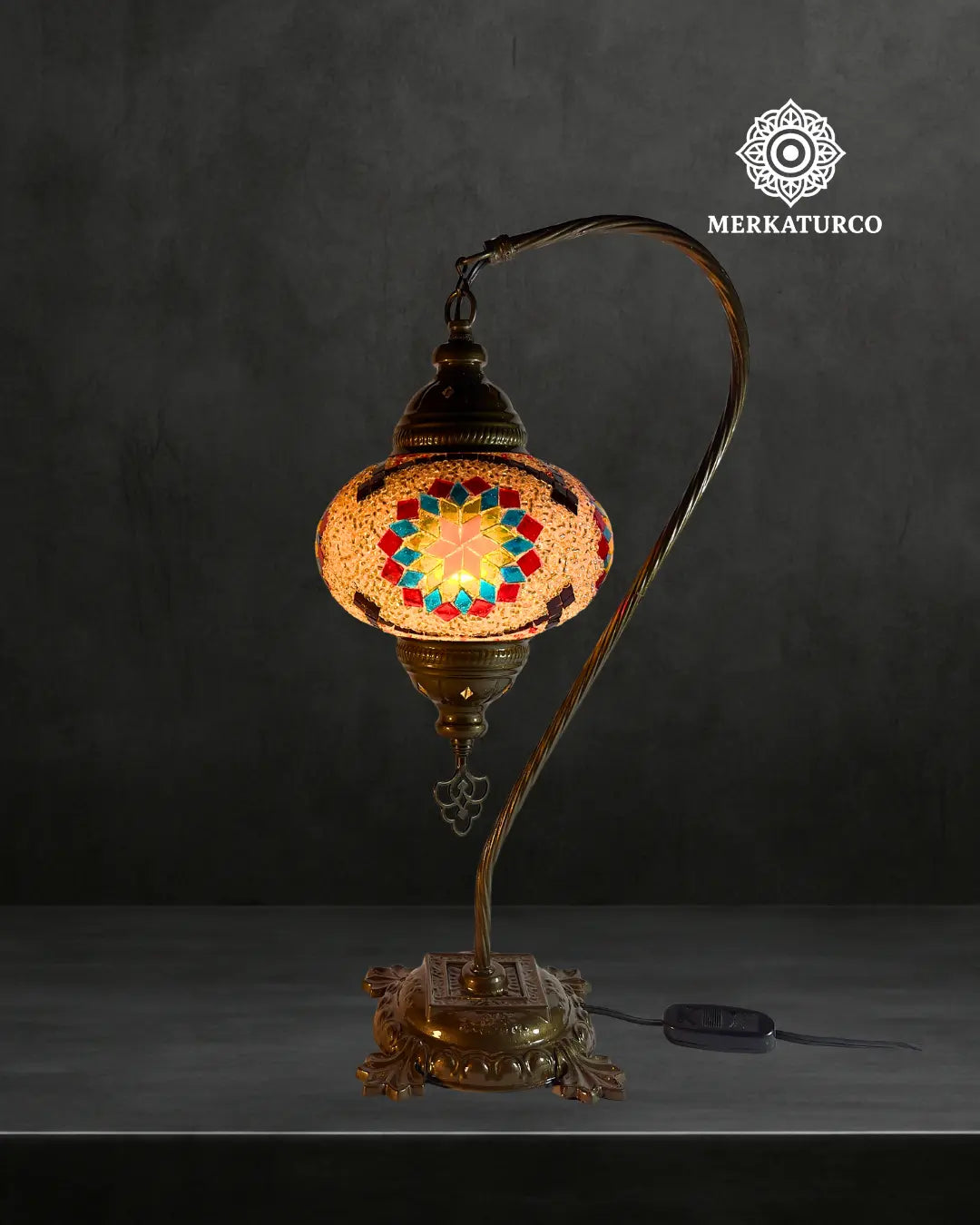 lampara-turca-mosaico-mesa-cisnero-3-modelo-1-fondo-oscuro