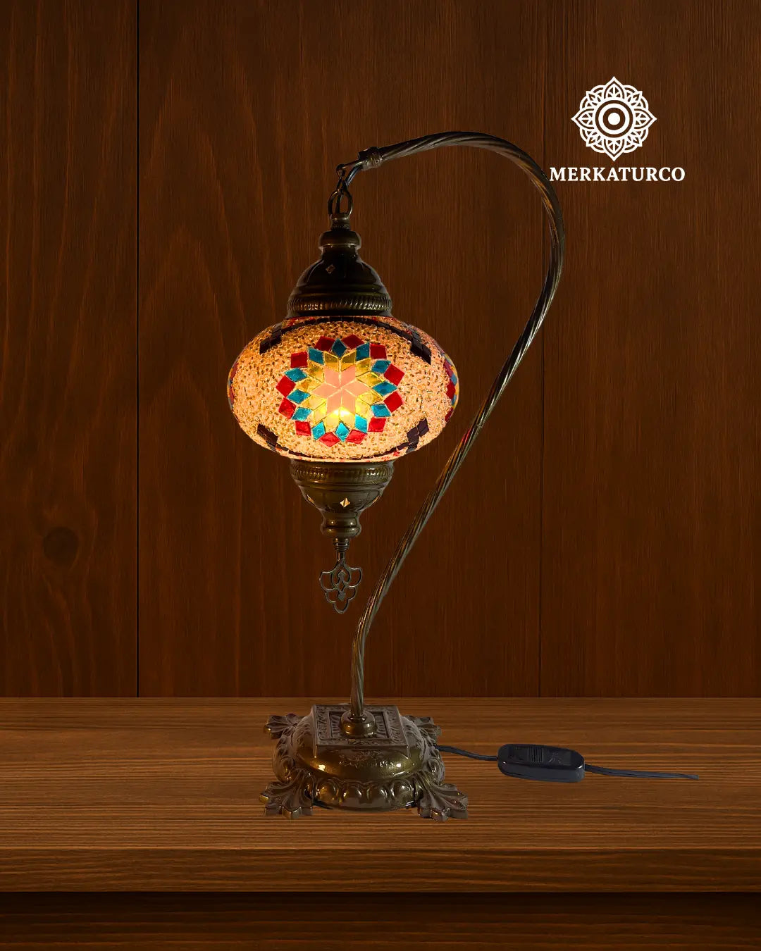 ILUMINA TU ESPACIO CON ARTE Y TRADICION. LAMPARA DE MESA CISNERO #3 MODELO 1