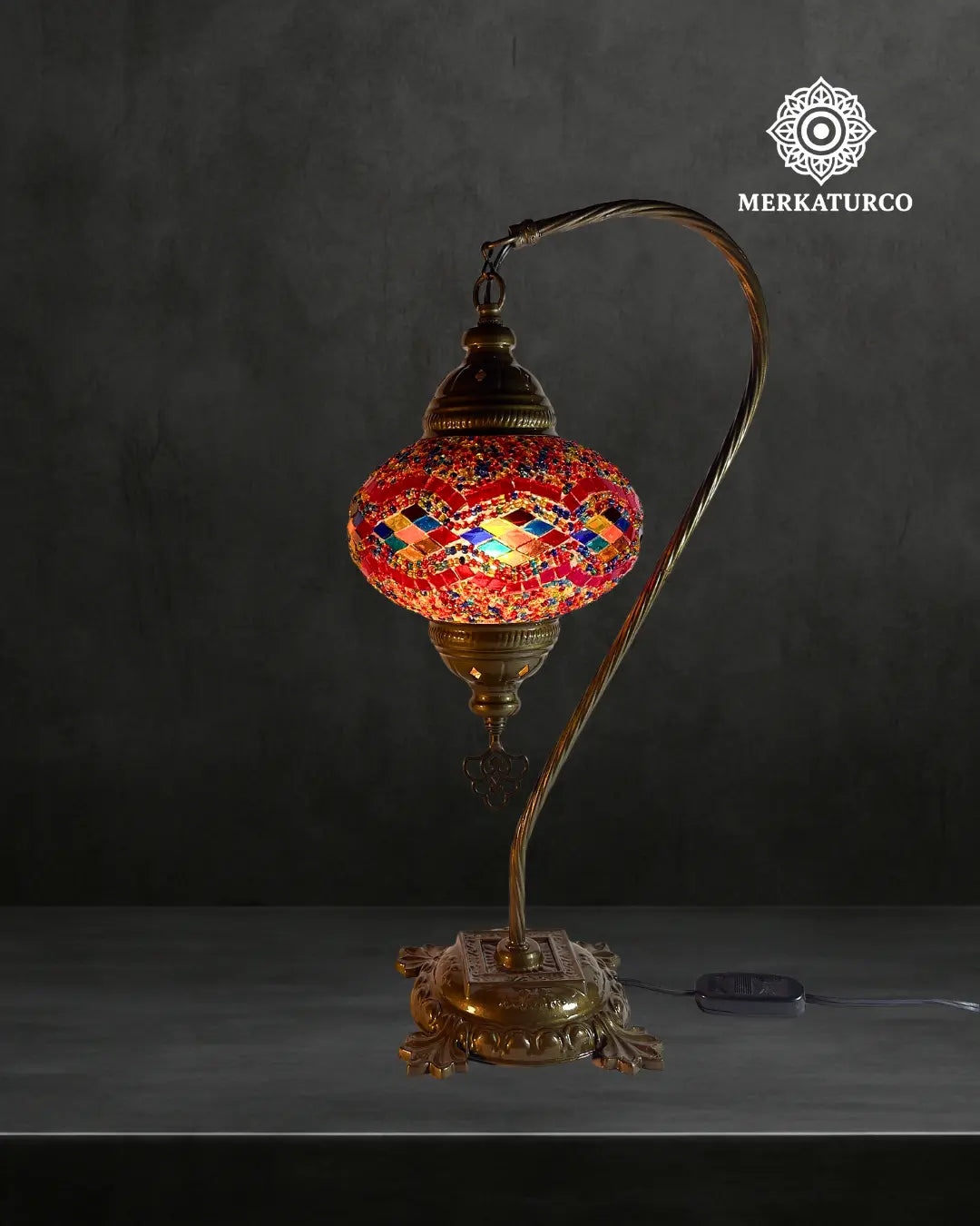 lampara-turca-mosaico-mesa-cisnero-3-modelo-3-fondo-oscuro