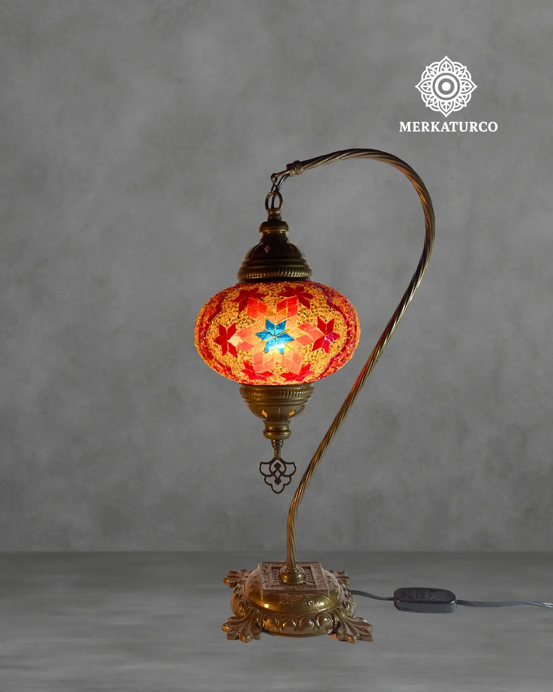 ILUMINA TU ESPACIO CON ARTE Y TRADICION. LAMPARA DE MESA CISNERO #3 MODELO 4