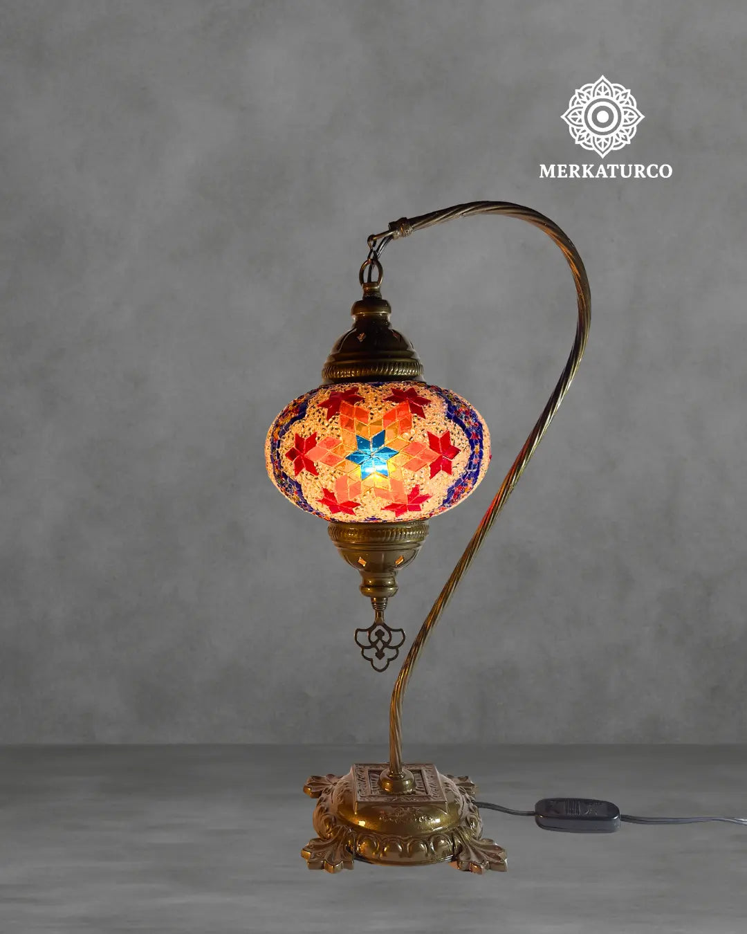 ILUMINA TU ESPACIO CON ARTE Y TRADICION. LAMPARA DE MESA CISNERO #3 MODELO 5