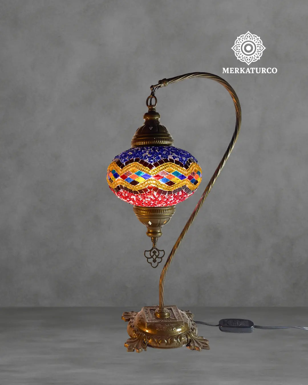 ILUMINA TU ESPACIO CON ARTE Y TRADICION. LAMPARA DE MESA CISNERO #3 MODELO 7