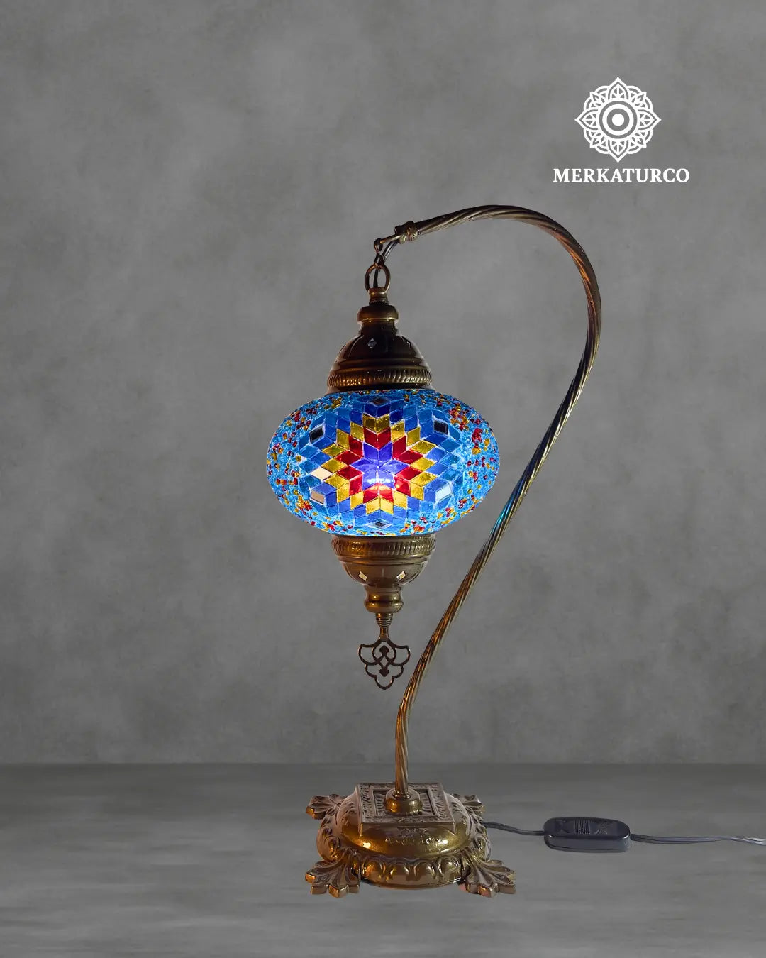 ILUMINA TU ESPACIO CON ARTE Y TRADICION. LAMPARA DE MESA CISNERO #3 MODELO 8