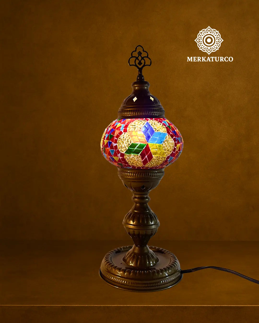 lampara-turca-mosaico-mesa-torre-2-corto-modelo-2-fondo-dorado