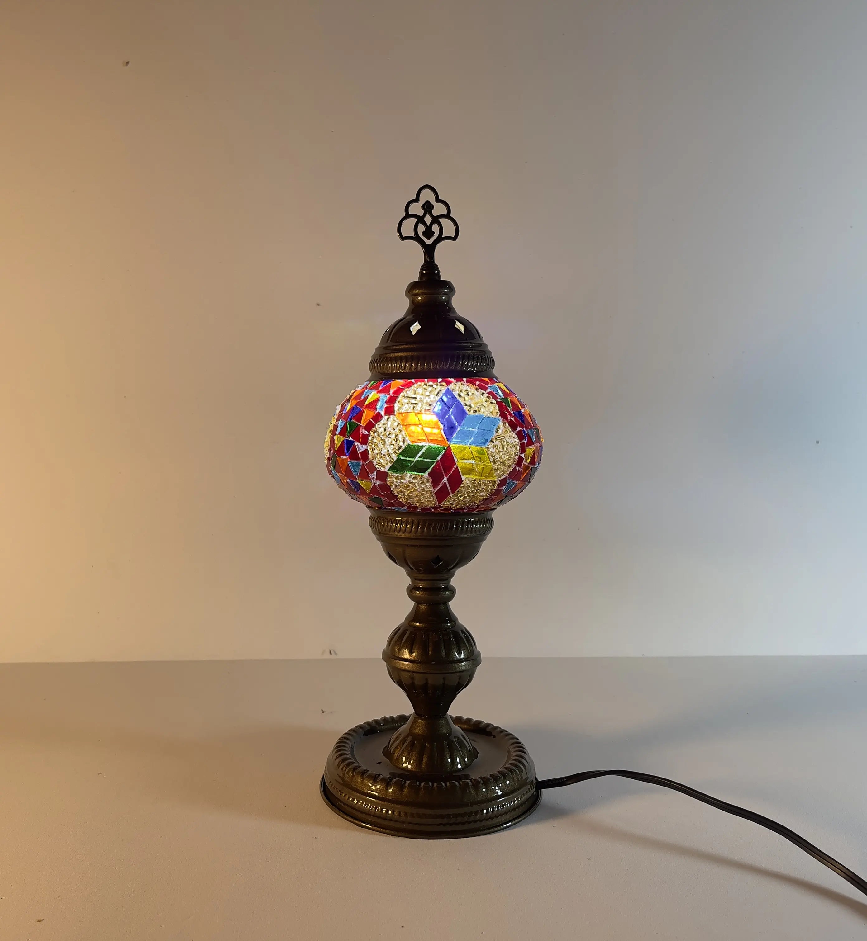 lampara-turca-mosaico-mesa-torre-2-corto-modelo-2-fondo-blanco