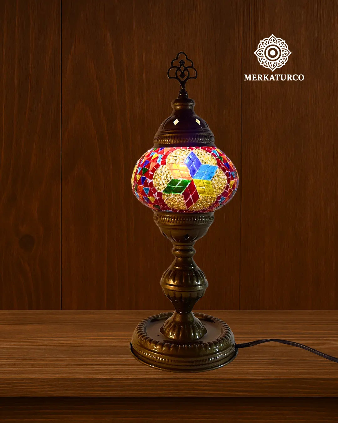 ELEVA TU ESPACIO CON LA ELEGANCIA ATEMPORAL DE LA ARTESANIA TURCA. LAMPARA DE MESA TORRE #2 CORTO MODELO 2