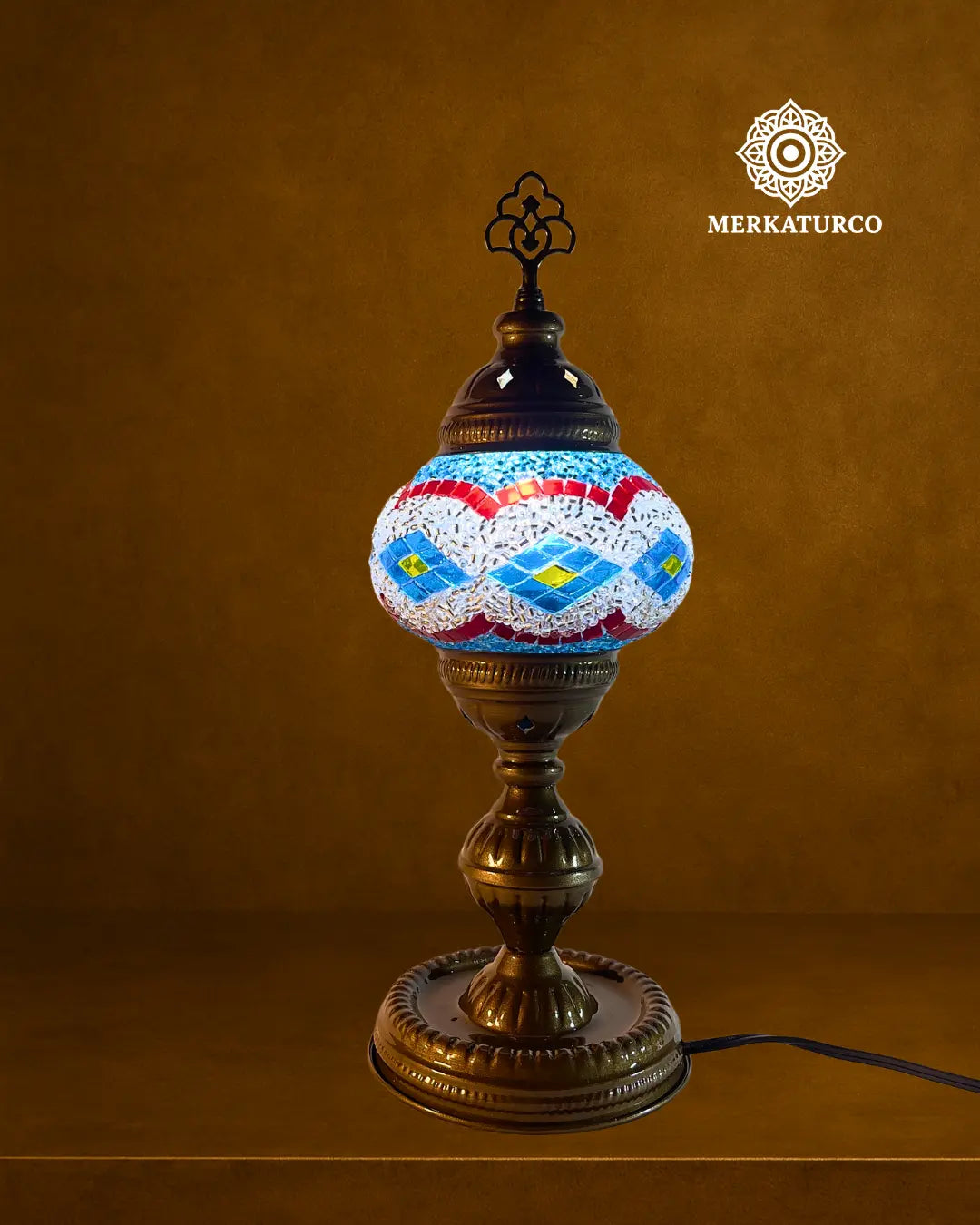 lampara-turca-mosaico-mesa-torre-2-corto-modelo-3-fondo-dorado