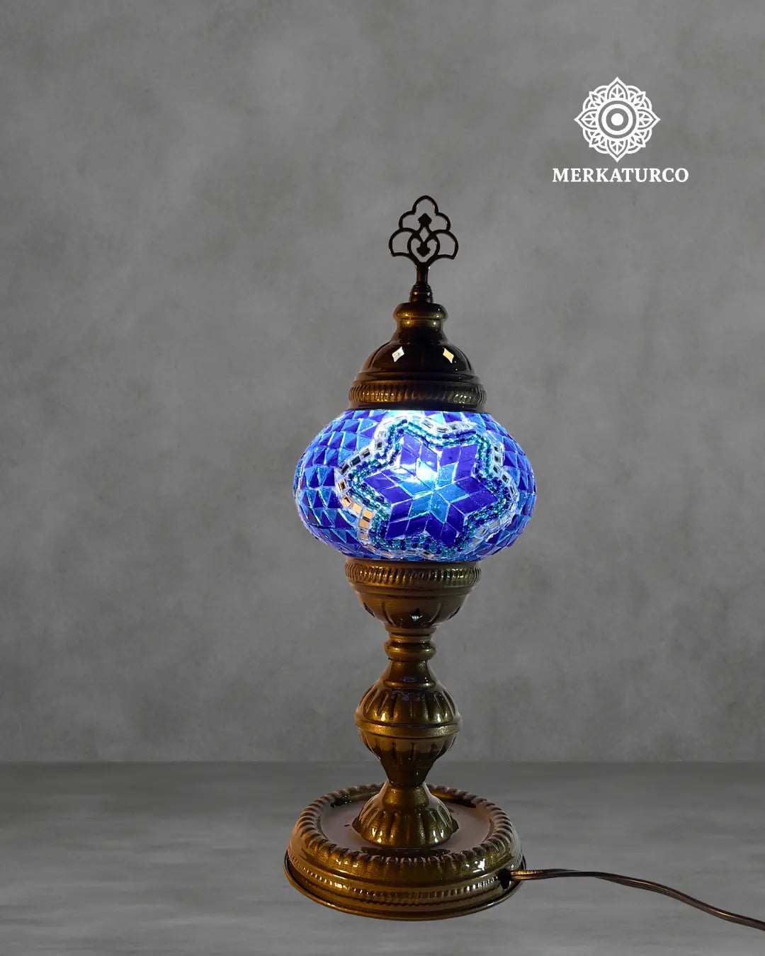 lampara-turca-mosaico-mesa-torre-2-corto-modelo-4-fondo-concreto