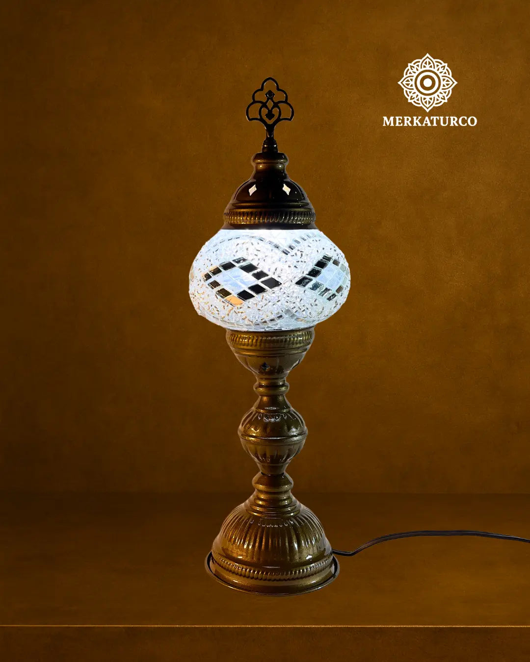 lampara-turca-mosaico-mesa-torre-2-largo-modelo-1-fondo-dorado