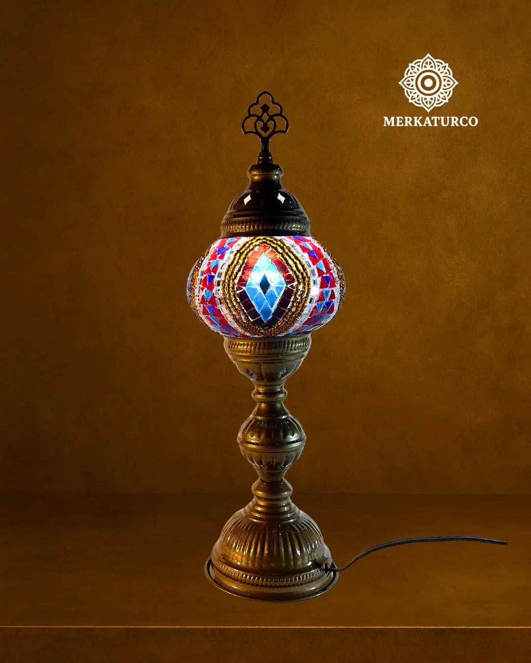 lampara-turca-mosaico-mesa-torre-2-largo-modelo-3-fondo-dorado