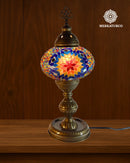 lampara-turca-mosaico-mesa-torre-3-corto-modelo-2-fondo-madera