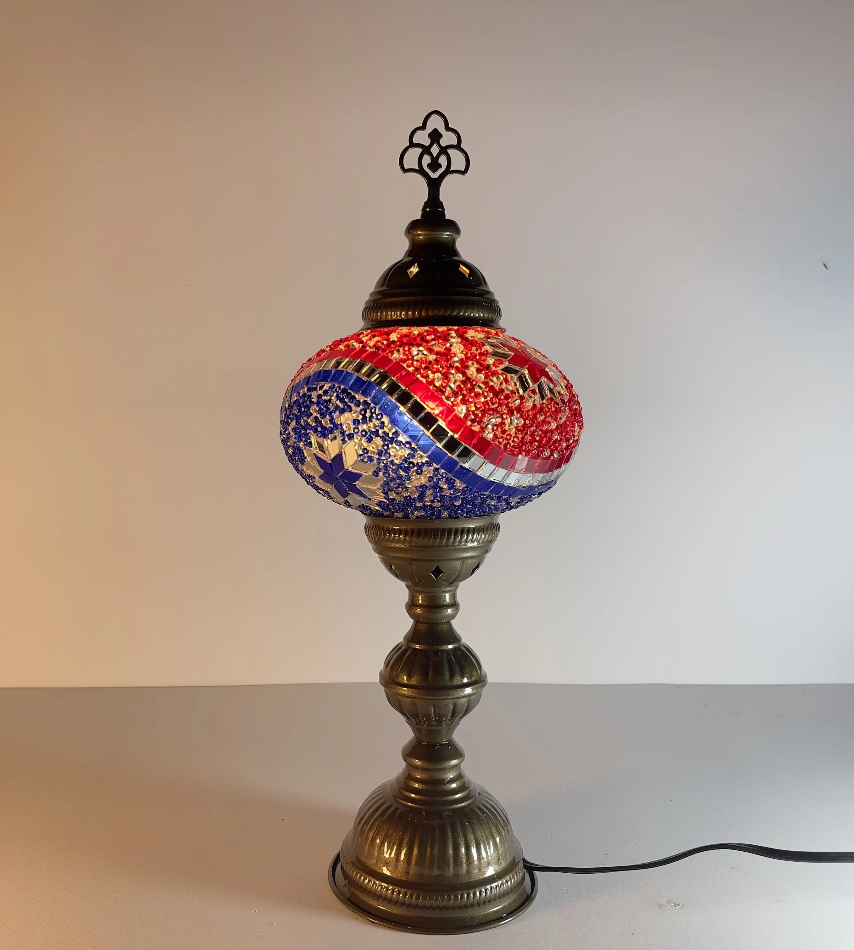 lampara-turca-mosaico-mesa-torre-3-largo-modelo-1-fondo-blanco