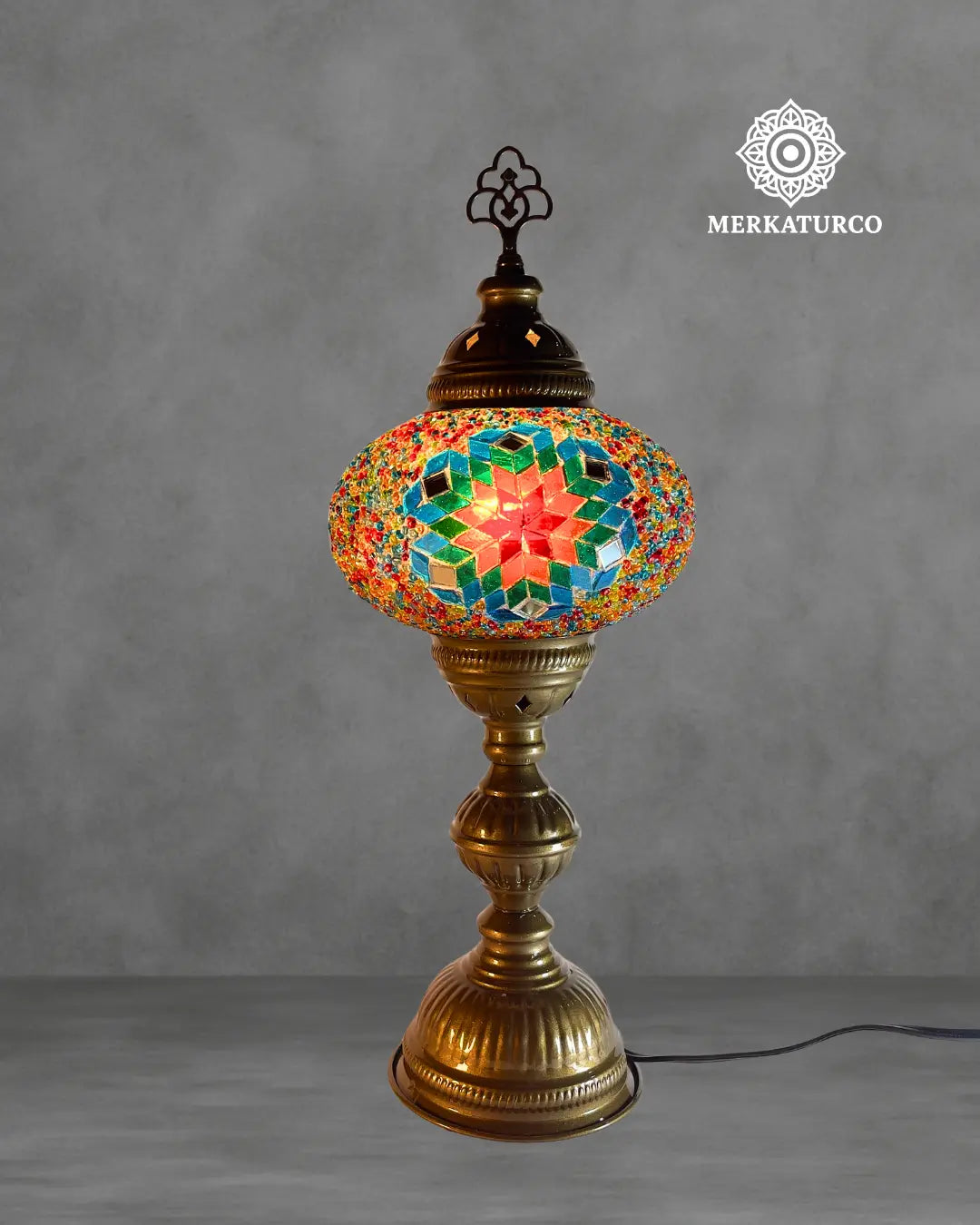 NO ES SOLO UNA LAMPARA, ES UN SIMBOLO DE AUTENTICIDAD. LAMPARA DE MESA TORRE #3 LARGO MODELO 5