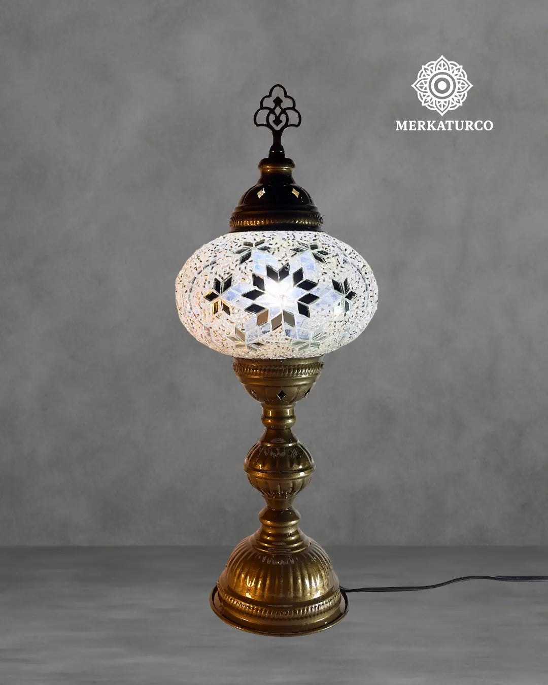 NO ES SOLO UNA LAMPARA, ES UN SIMBOLO DE AUTENTICIDAD. LAMPARA DE MESA TORRE #3 LARGO MODELO 7