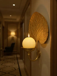 CANDELABRO DE PARED EN METAL DORADO