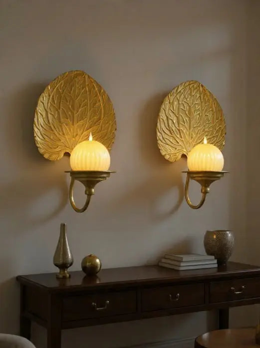 CANDELABRO DE PARED EN METAL DORADO