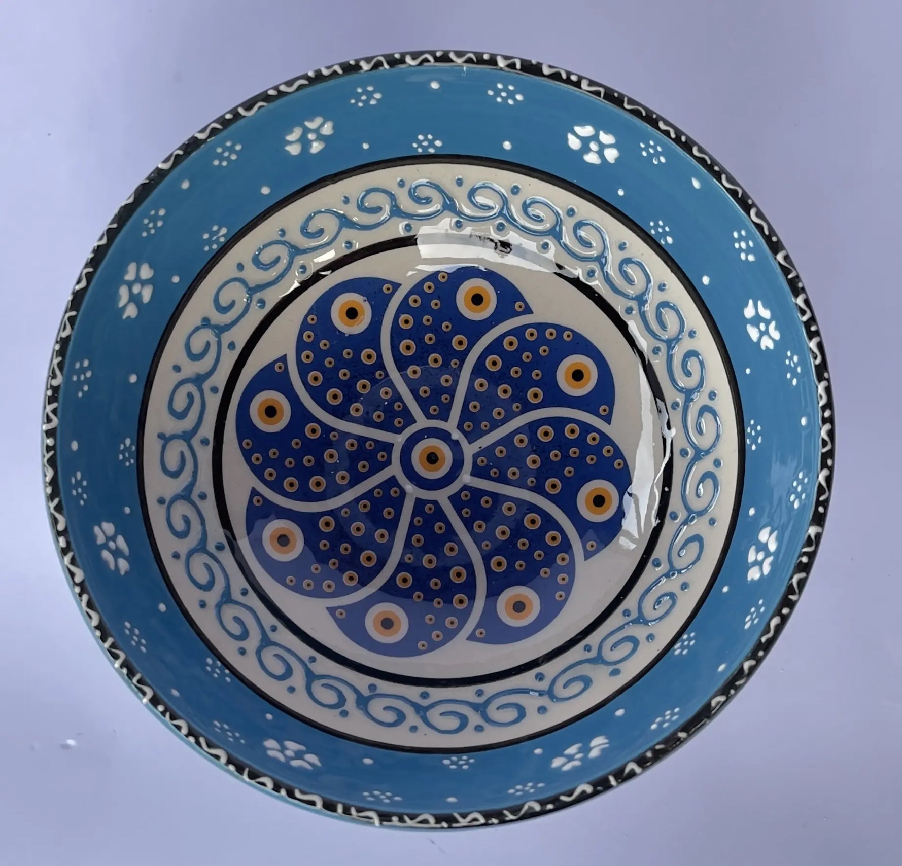 ELEGANCIA ARTESANAL EN TAMANO PERFECTO - PLATO HONDO DECORATIVO DE CERAMICA – 16CM